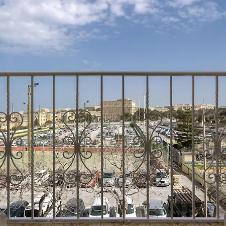 Ivory Rooftop Terrace In Valletta *