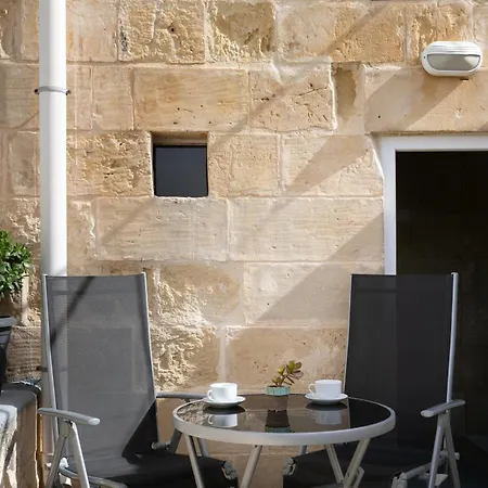 Ivory Rooftop Terrace In Valletta *